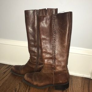 BROWN LEATHER RIDING BOOTS
